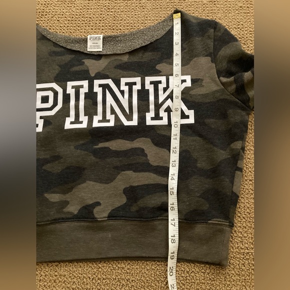PINK Victoria’s Secret Camo Sweatshirt + Large Duffle Bag! - Picture 14 of 15